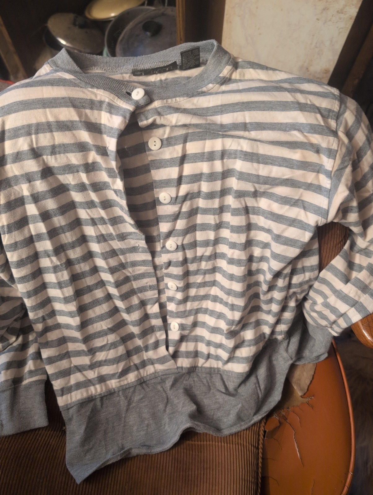 Vintage Gitano Size Medium Polyester Blend Gray And White Long Sleeves Shirt