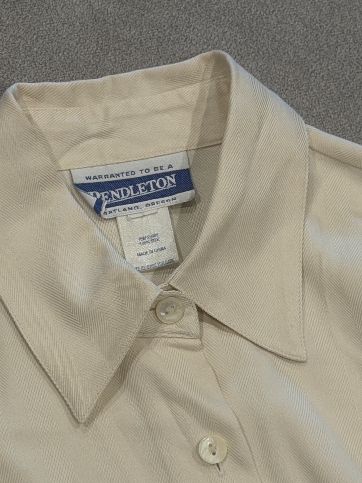 Pendleton Women’s Medium Ivory 100% Silk Long Sleeve Collared Button Blouse