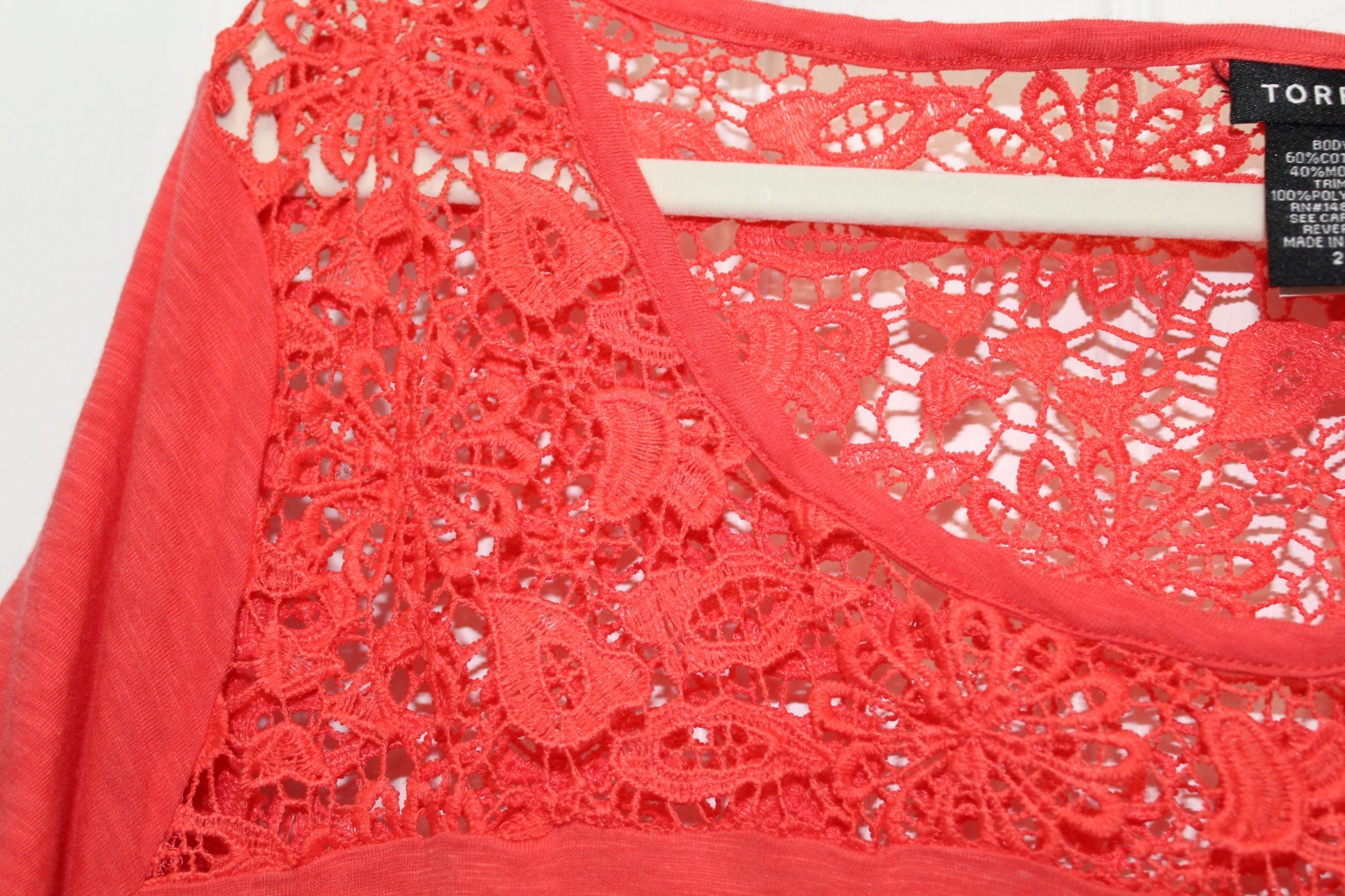 Torrid Womens Top Size 2 Coral Crochet Round Neck Short Sleeve (30-5)