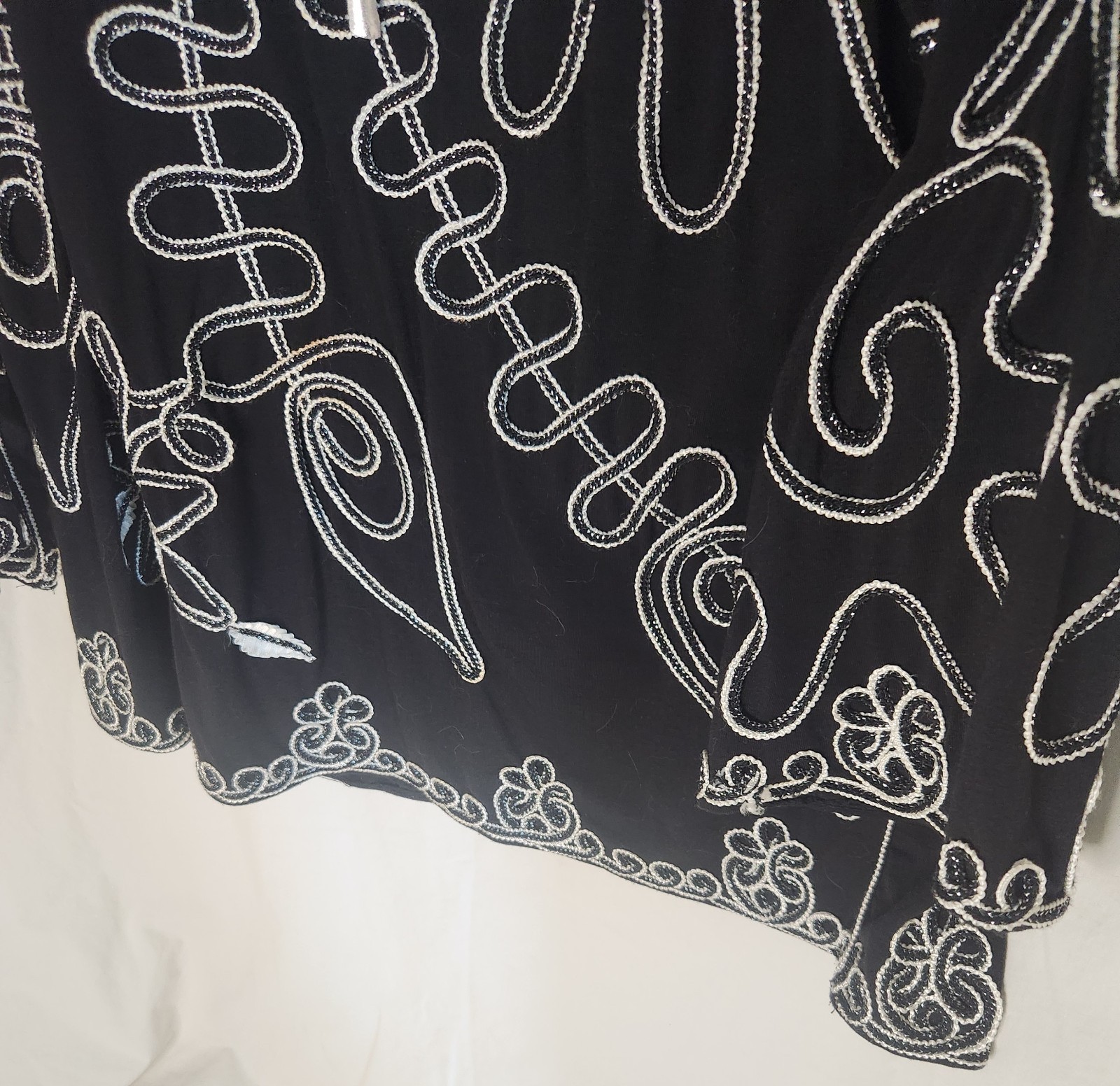 Lauren Michelle Black & White Dressy Top-XL -With Jewelry
