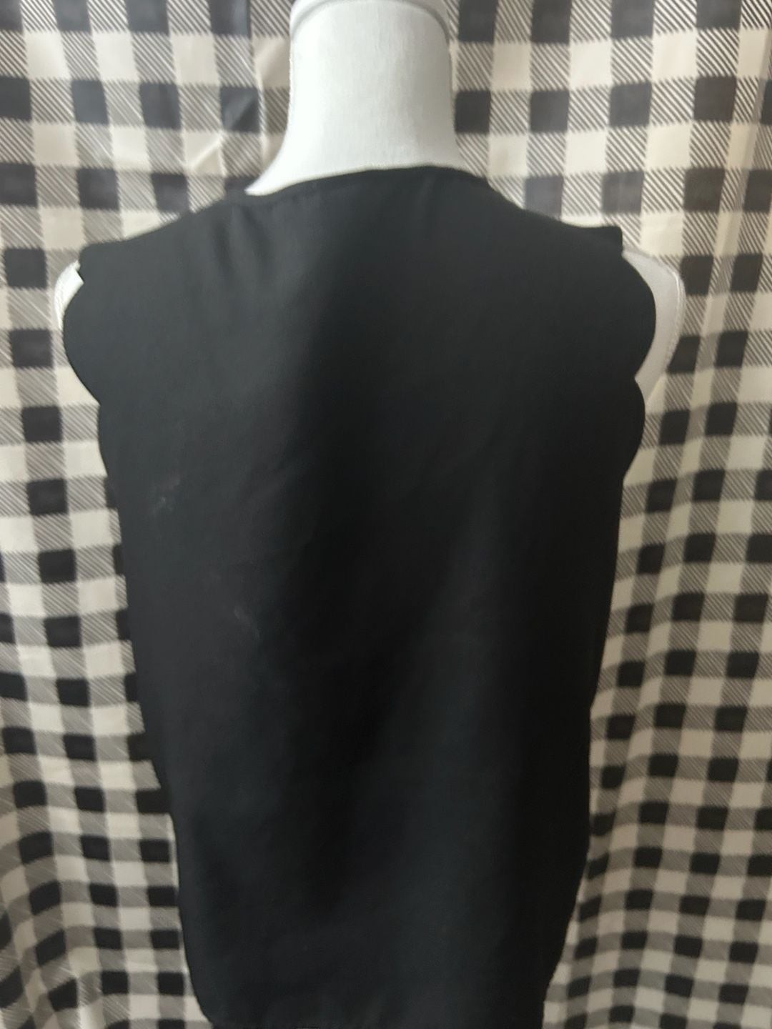 Black Sleeveless Keyhole Tank Top with Scalloped Arm Detail