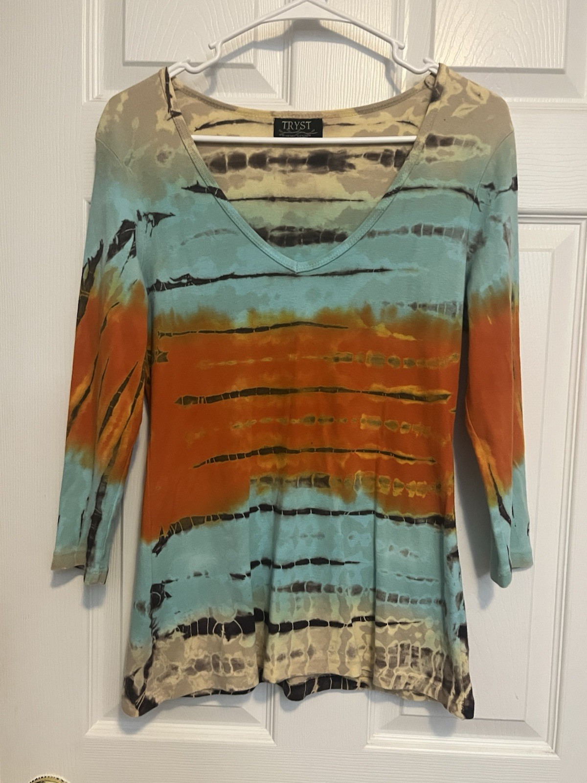 Tryst tie dye v neck half sleeve top. Hippie/boho. Medium