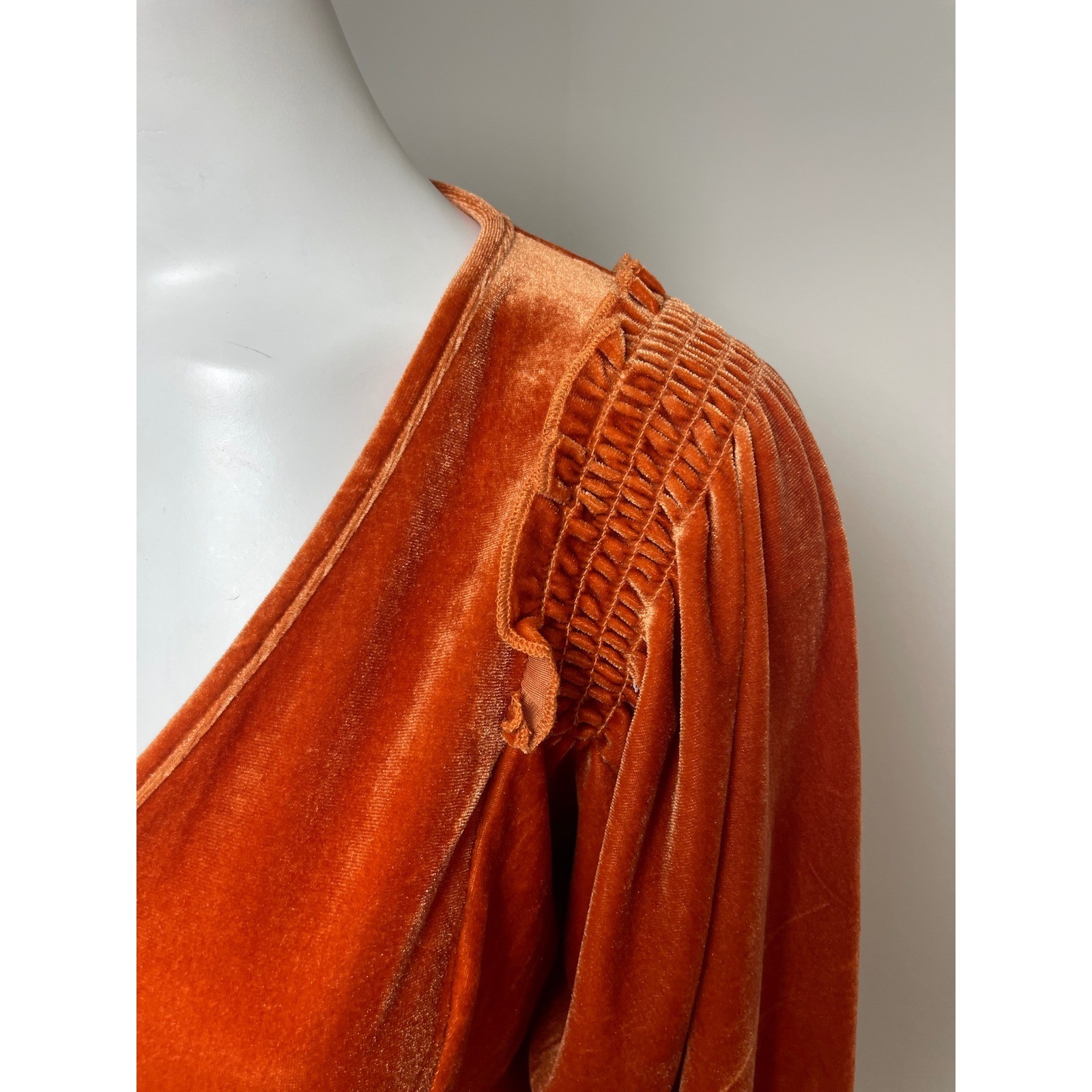 Umgee USA Burnt Orange Velvet V-Neck Tunic Top Smocked Shoulder Sz Small