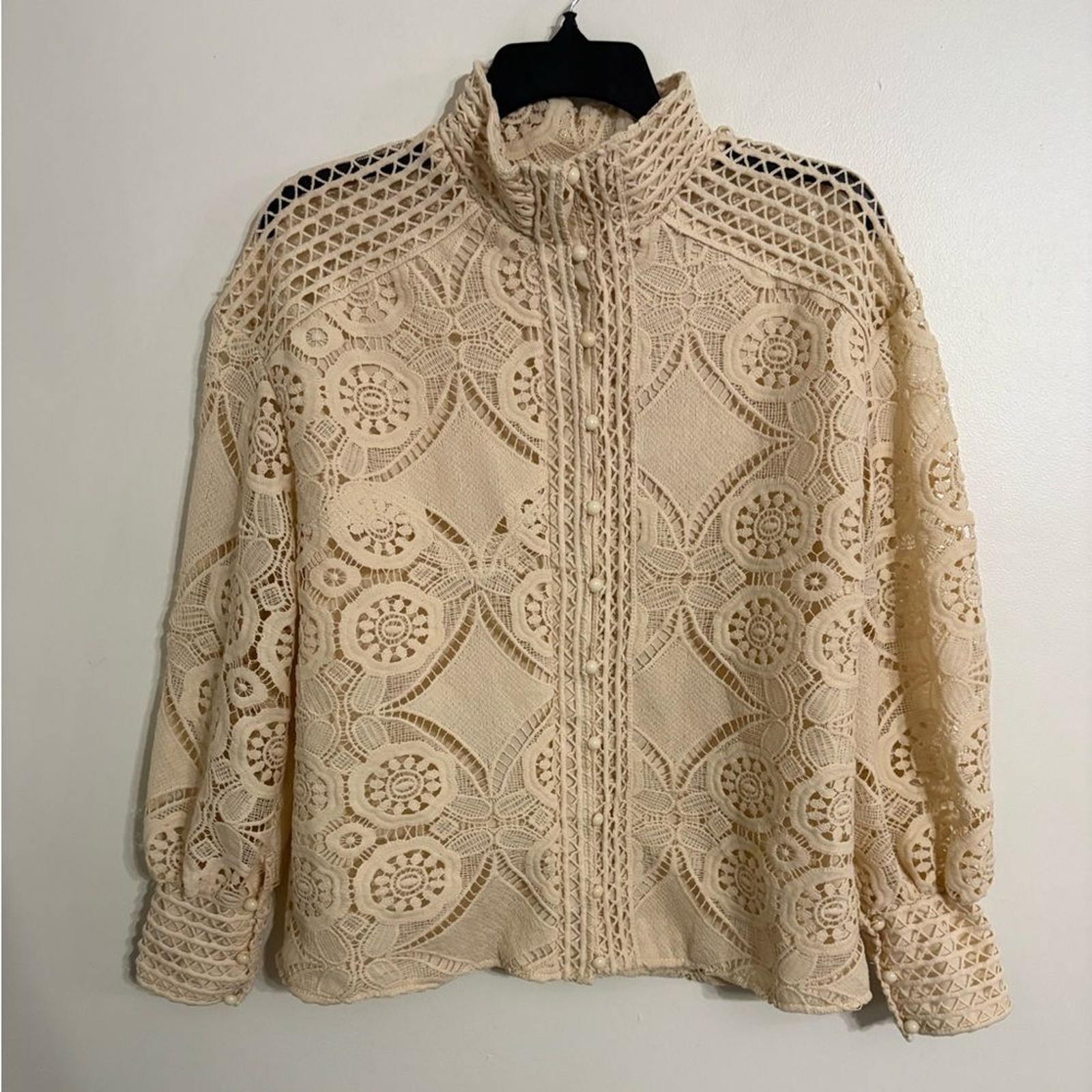 Elegant Cream Crochet Lace Women’s Top Button Back Stand up collar Size Medium