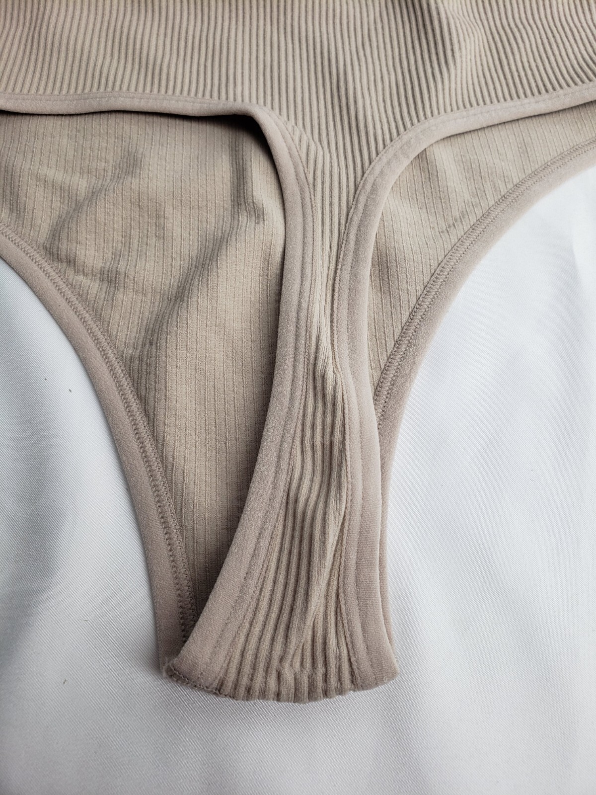 Colsie Women’s Seamless Scoop Ribbed Bodysuit -Beige -Size Large – NWT
