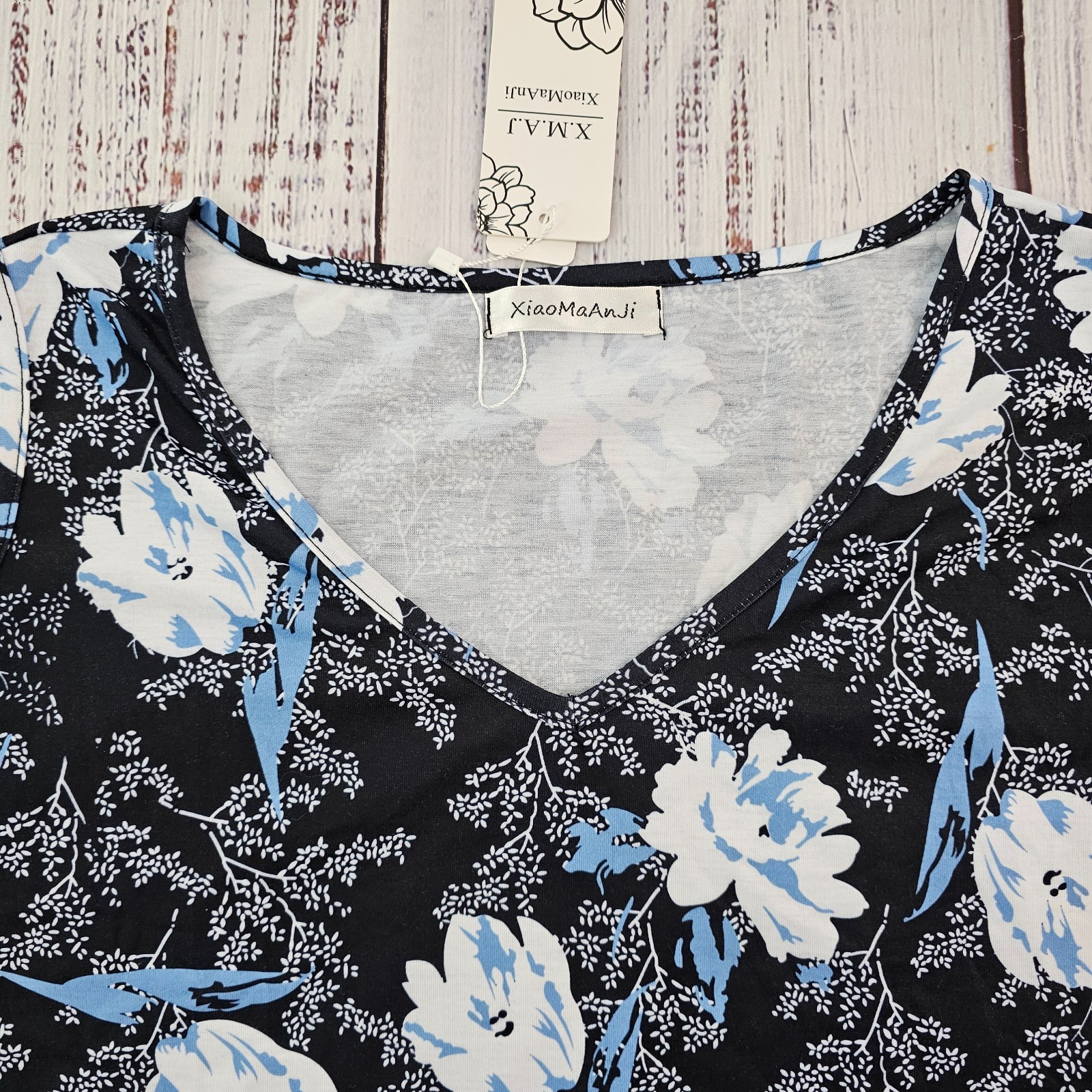 NWT XiaoMaAnJi Black Blue Floral Sleeveless V Neck Dolphin Hem Tank Blouse 1X