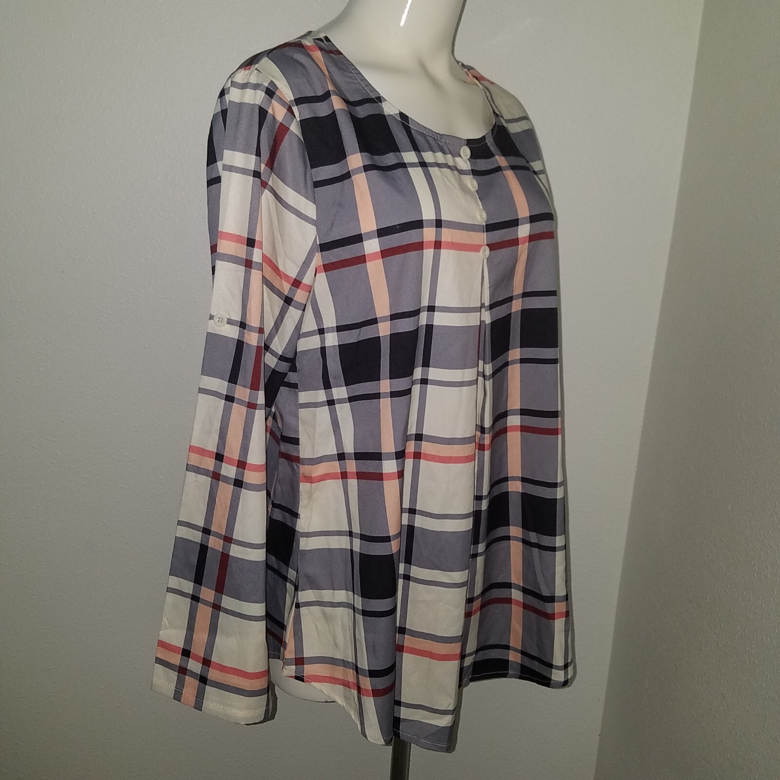 NWT Cestyle Plaid Top Size Medium Tabbed Sleeves Cream Peach Black Burgundy