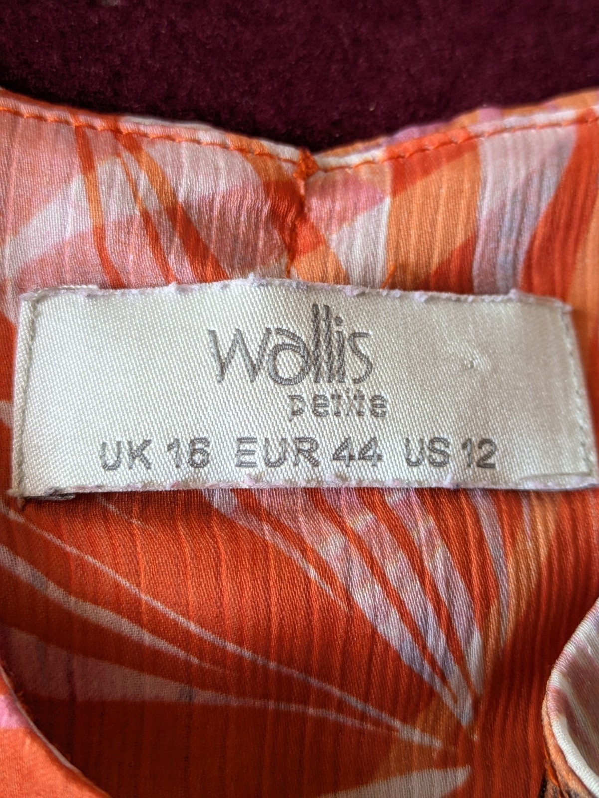Wallis ladies Top size 16 petite floral sleeveless orange/reds used good condit