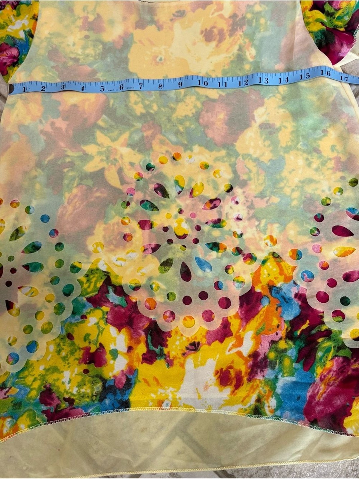 Women’s Floral Cutout Short Sleeve Top in Pastel Yellow