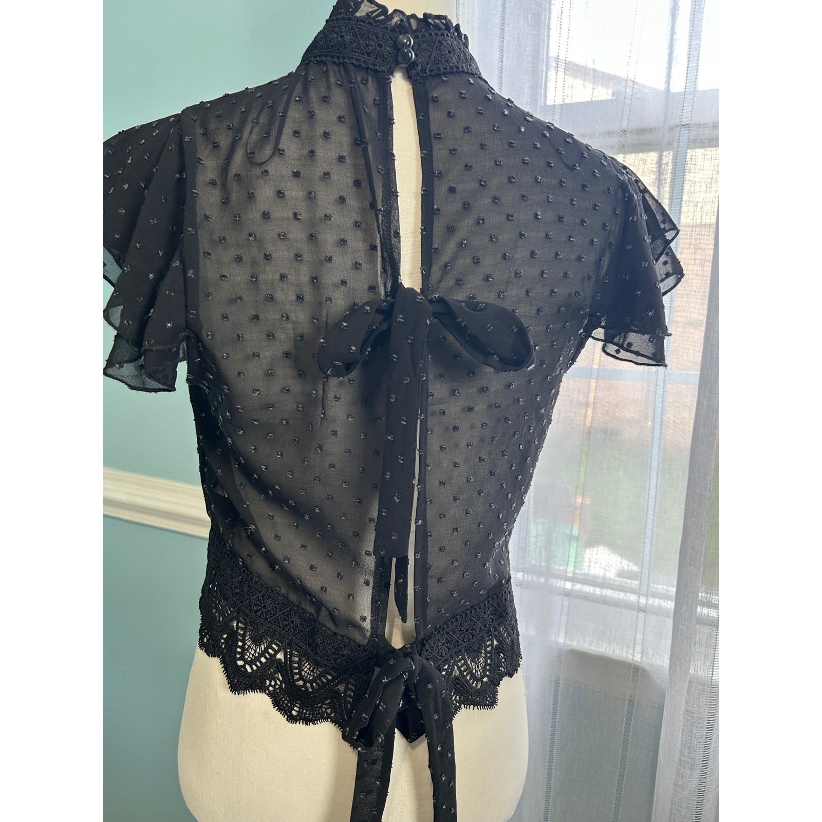 Mi Ami Black Swiss Dot Lace Mock Neck Flutter Sleeve Open Back Crop Top Large