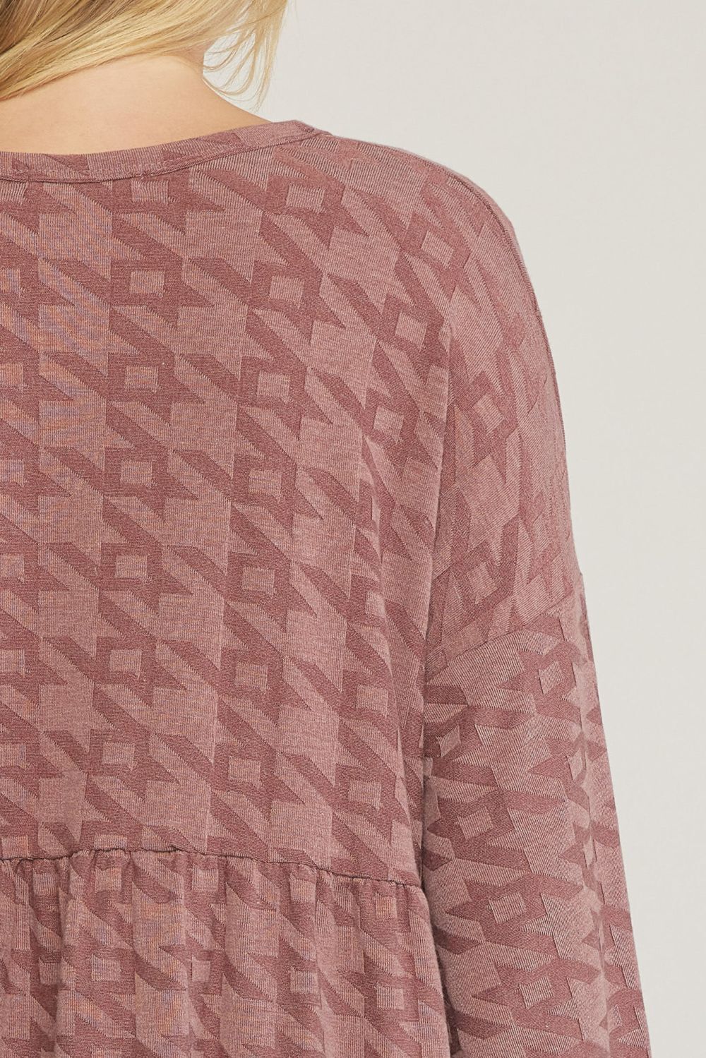 Entro V-Neck Houndstooth Long Sleeve Tiered Knit Top