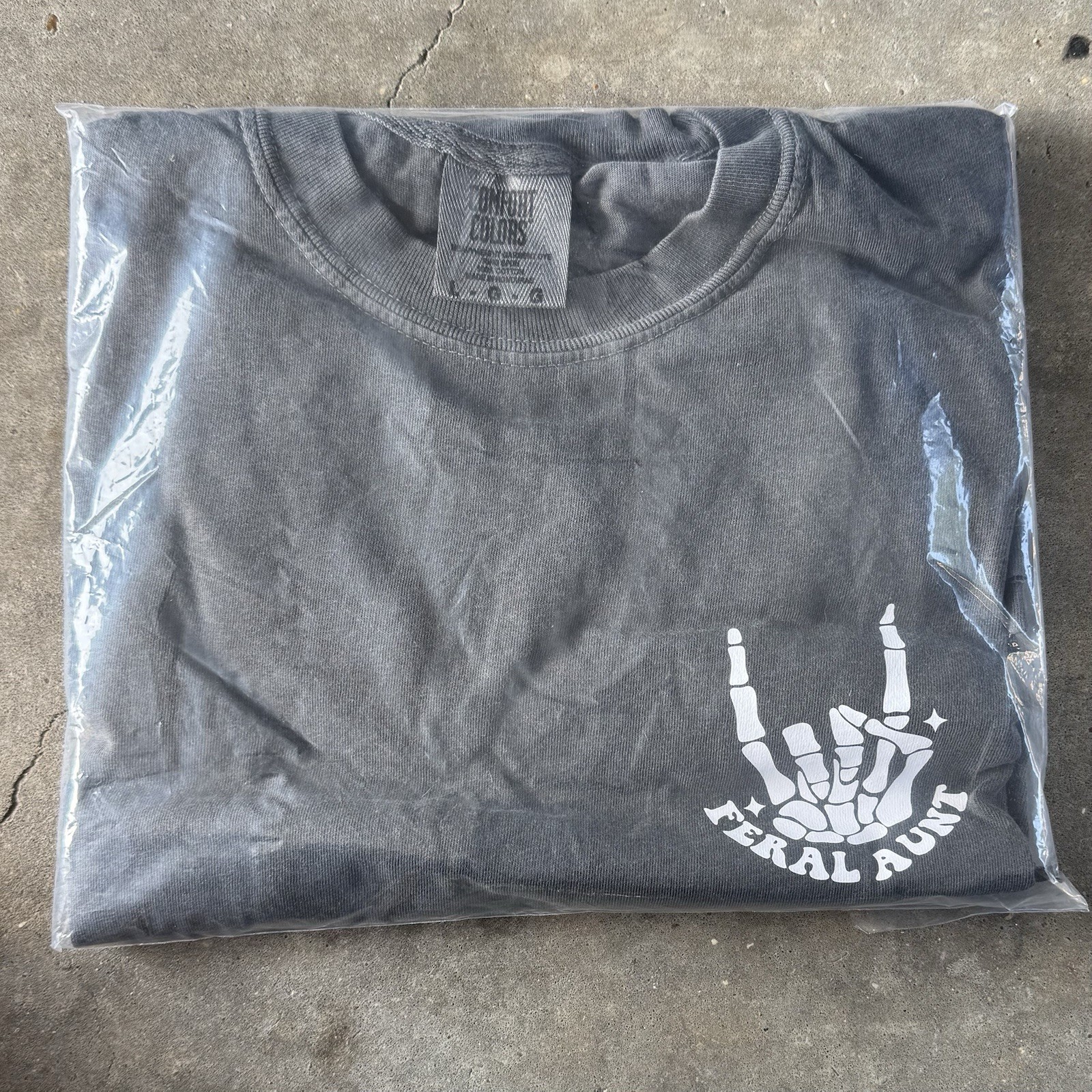 Comfort Colors “Feral Aunt” T-shirt, Size Large Color:pepper