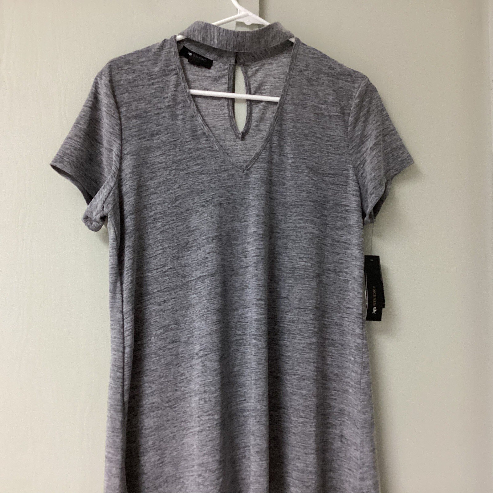 NWT AB Studio Women’s Size Medium Blouse Top Chocker Neckline Silver Gray Short