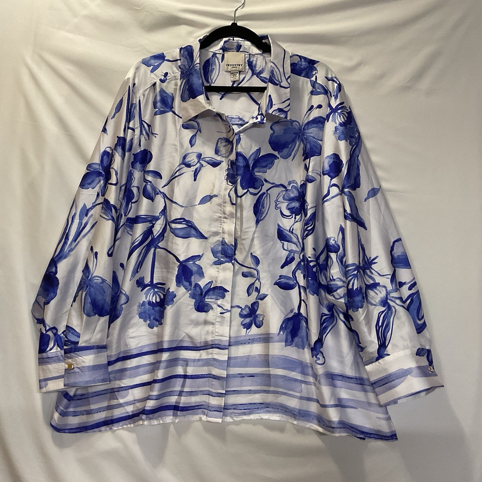 Industry Women’s Blouse 3X Plus White Blue Floral Button-Down Silky feel Top