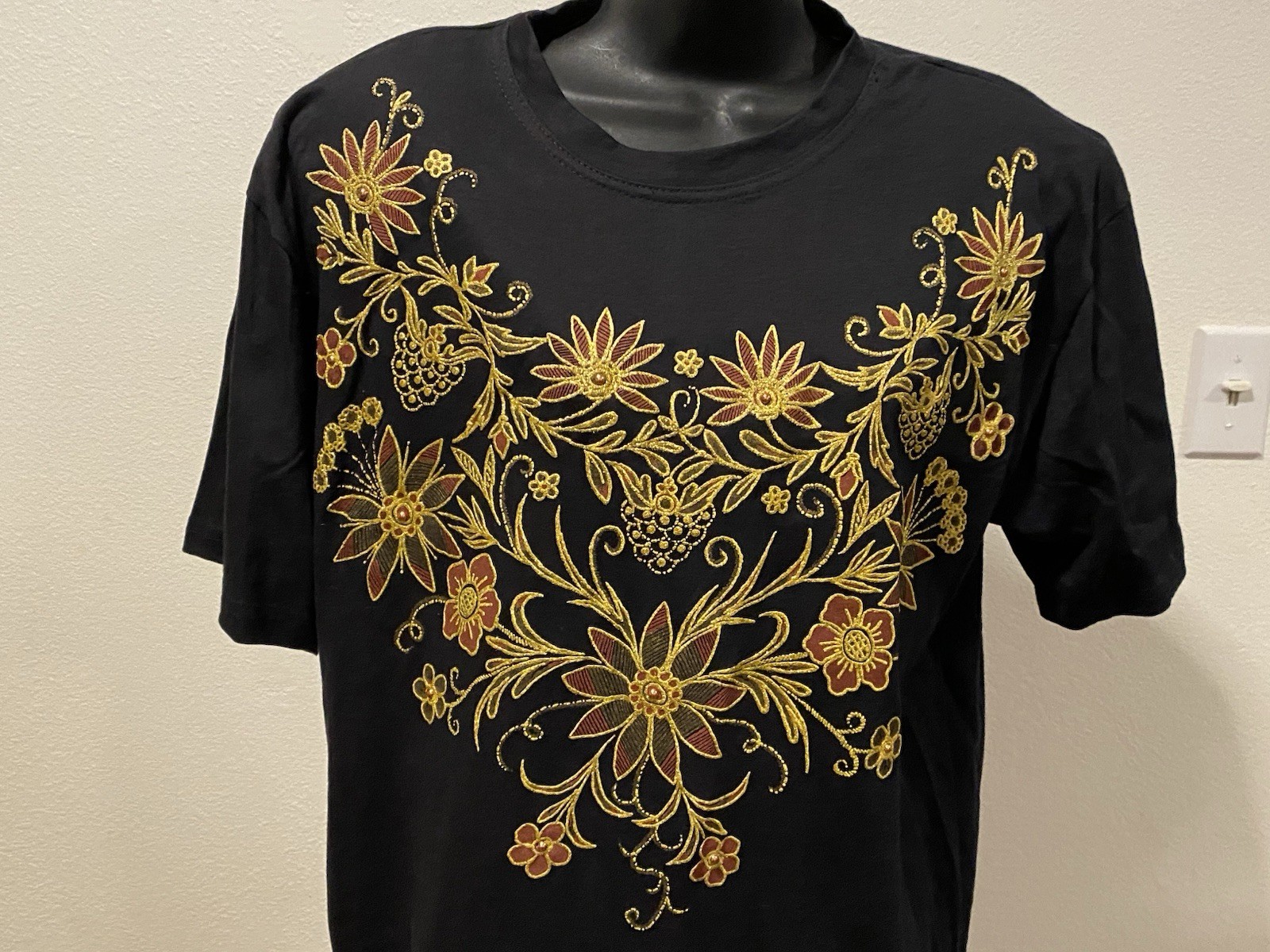 Classy Lady Womens L Dressy Tee Black With Floral Appliqué
