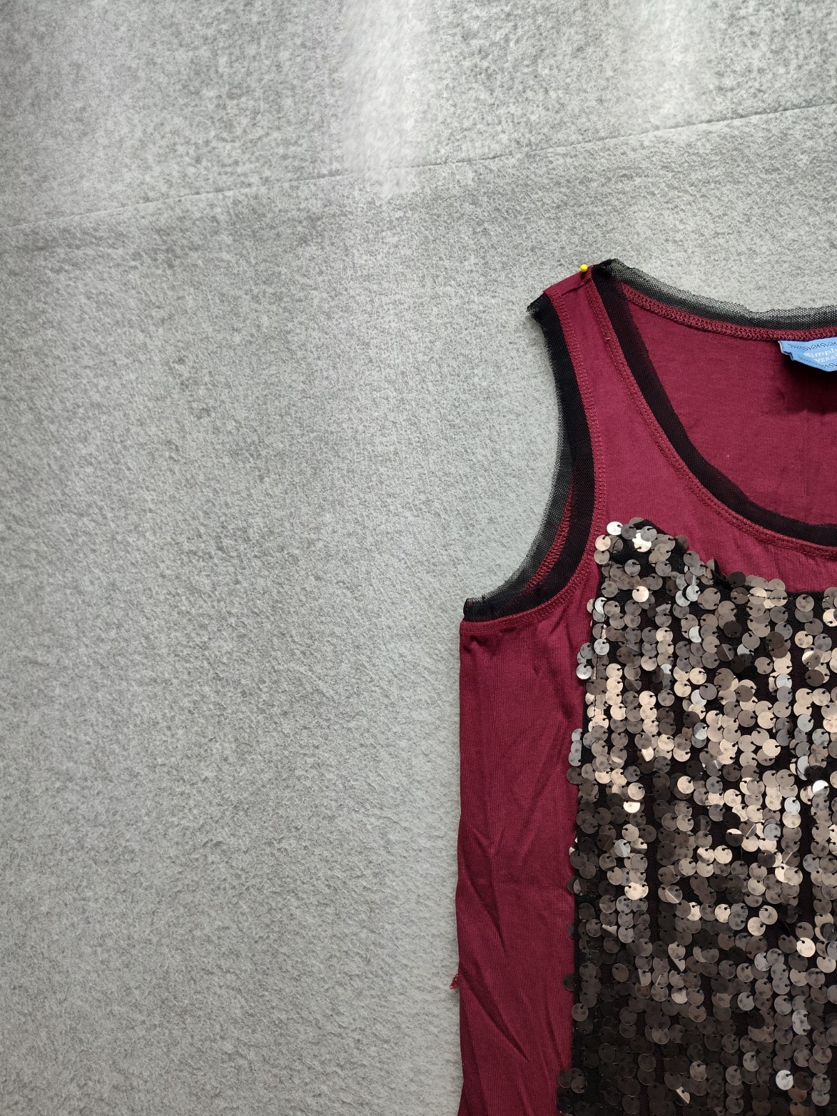 Simply Vera Vera Wang Women Tank Top XS Red Sequin Crew Neck Pullover Comfort