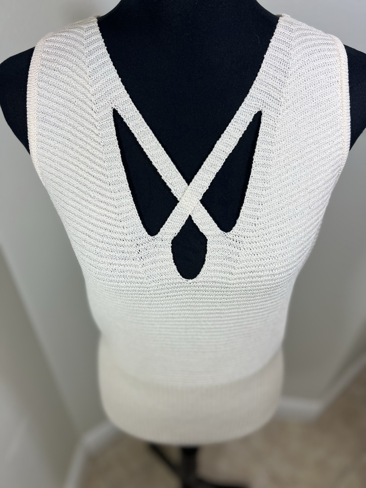 Vintage ST JOHN SPORT Knit Tank M Ivory Cutout Sleeveless Top 2005 Wool