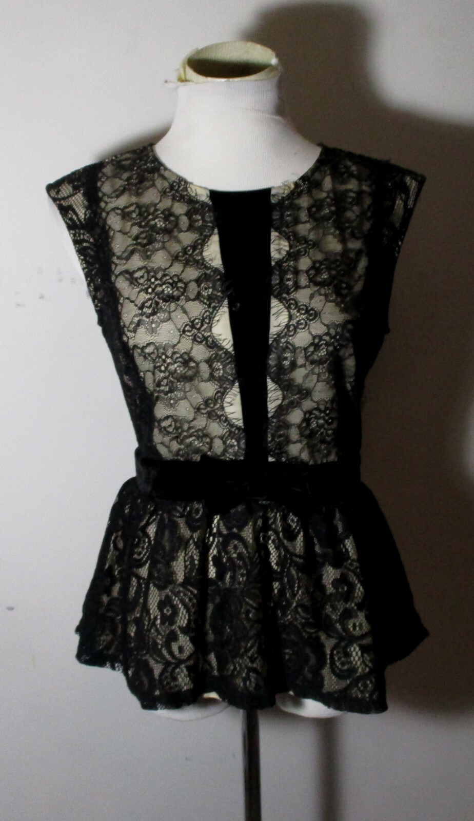 Lace MIAMI Black Sleeveless Lace Top Size M