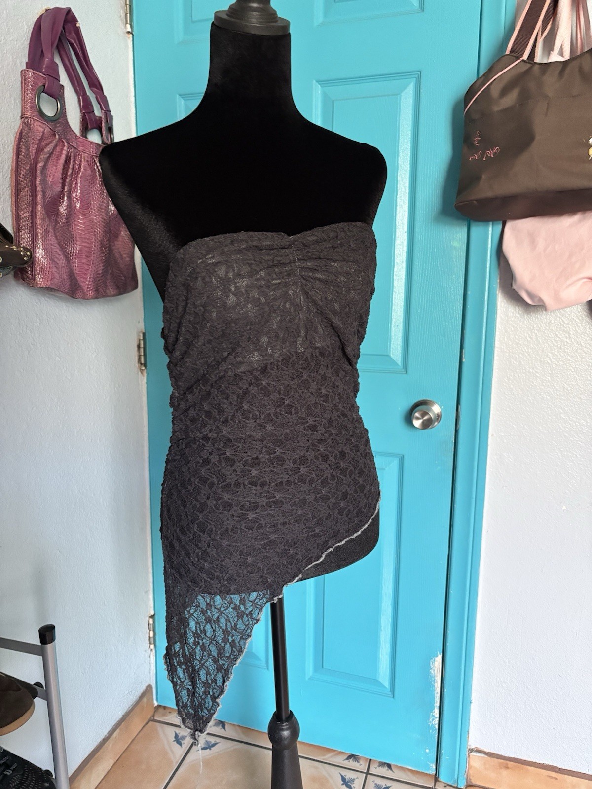 Women’s Black Floral Lace Strapless Stretch Tube Top Asymmetric Hem L