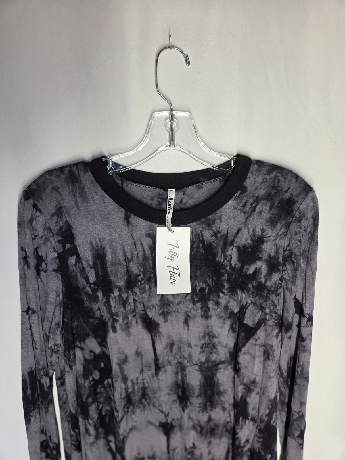 Azules Women’s NWT Long Sleeve Top Size XL Black And Gray Tye Dye New