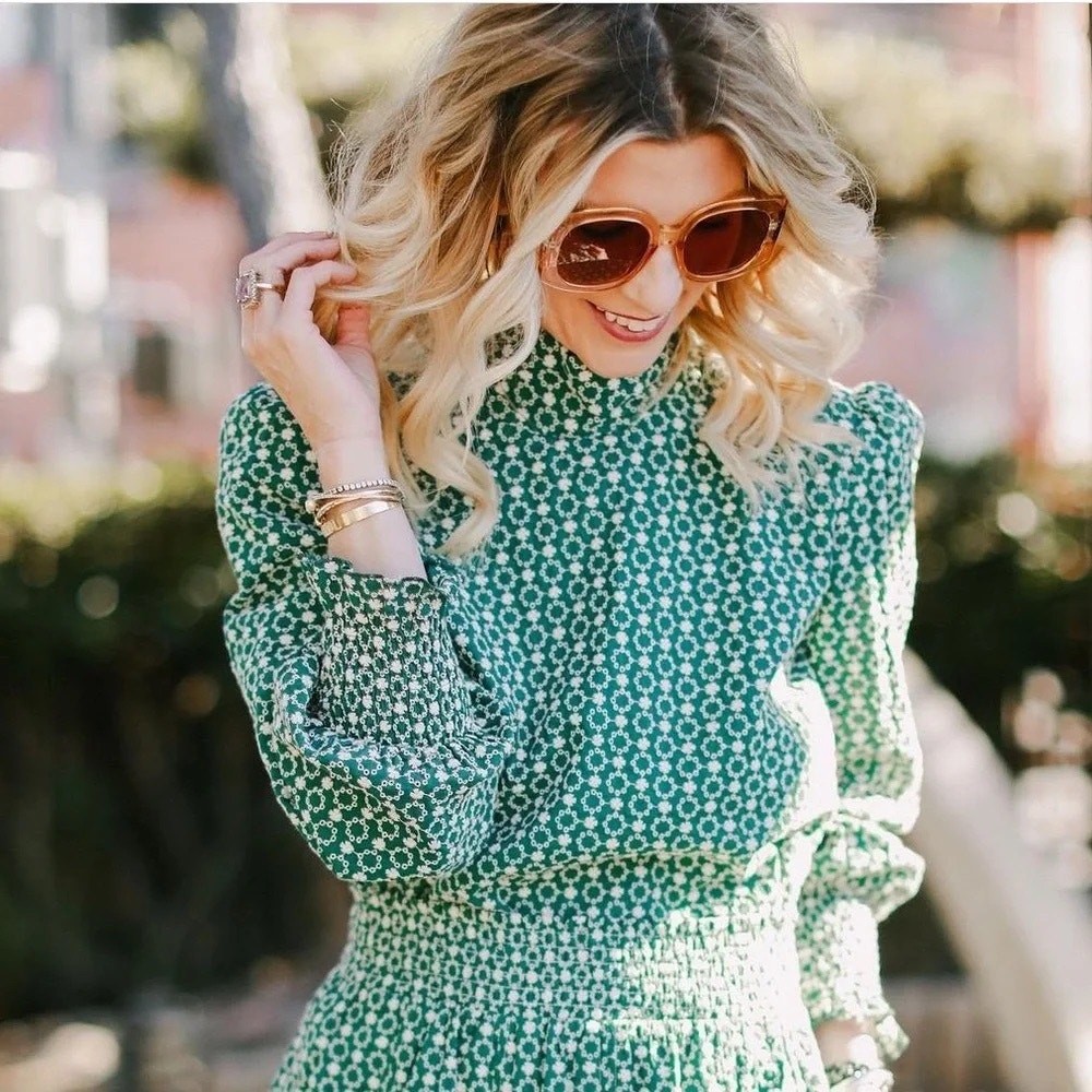 Buru Embroidered Button-Back Mod Top Green M Cotton Long Sleeves