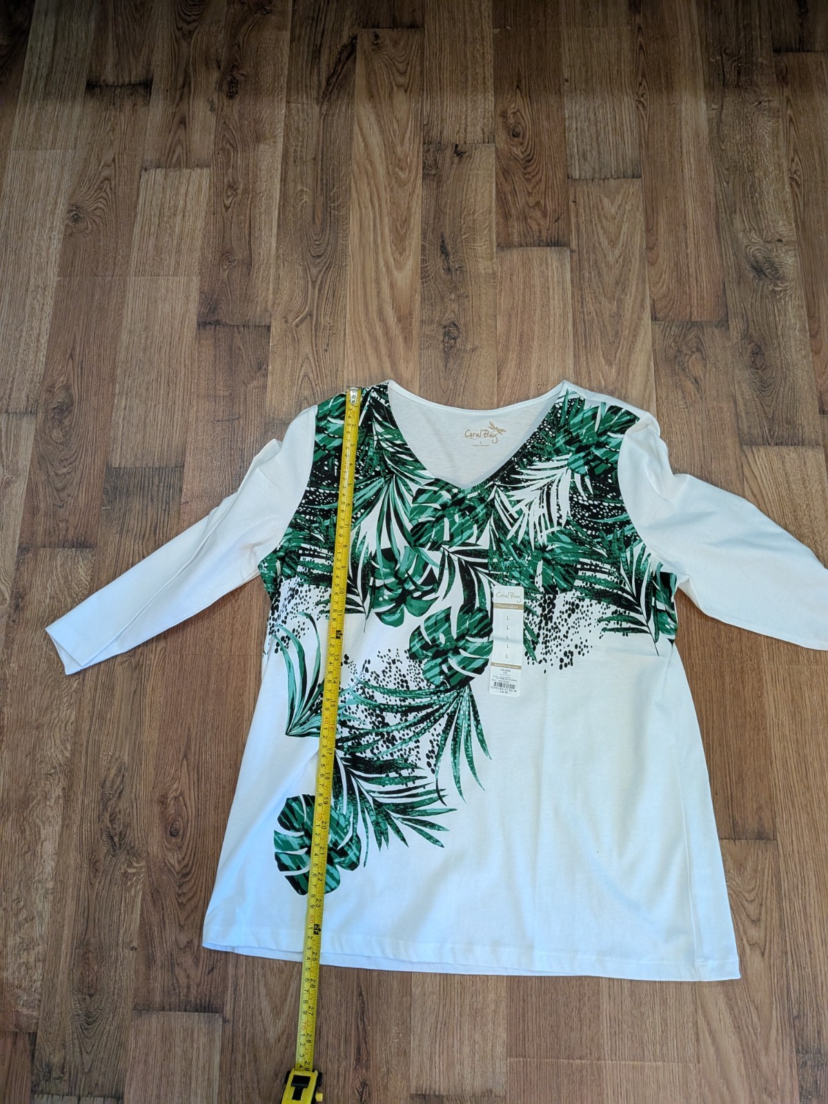 Coral Bay Sz. L 3/4 Sleeves Casual Top white w/ Green Tropical Leaf Print NEW