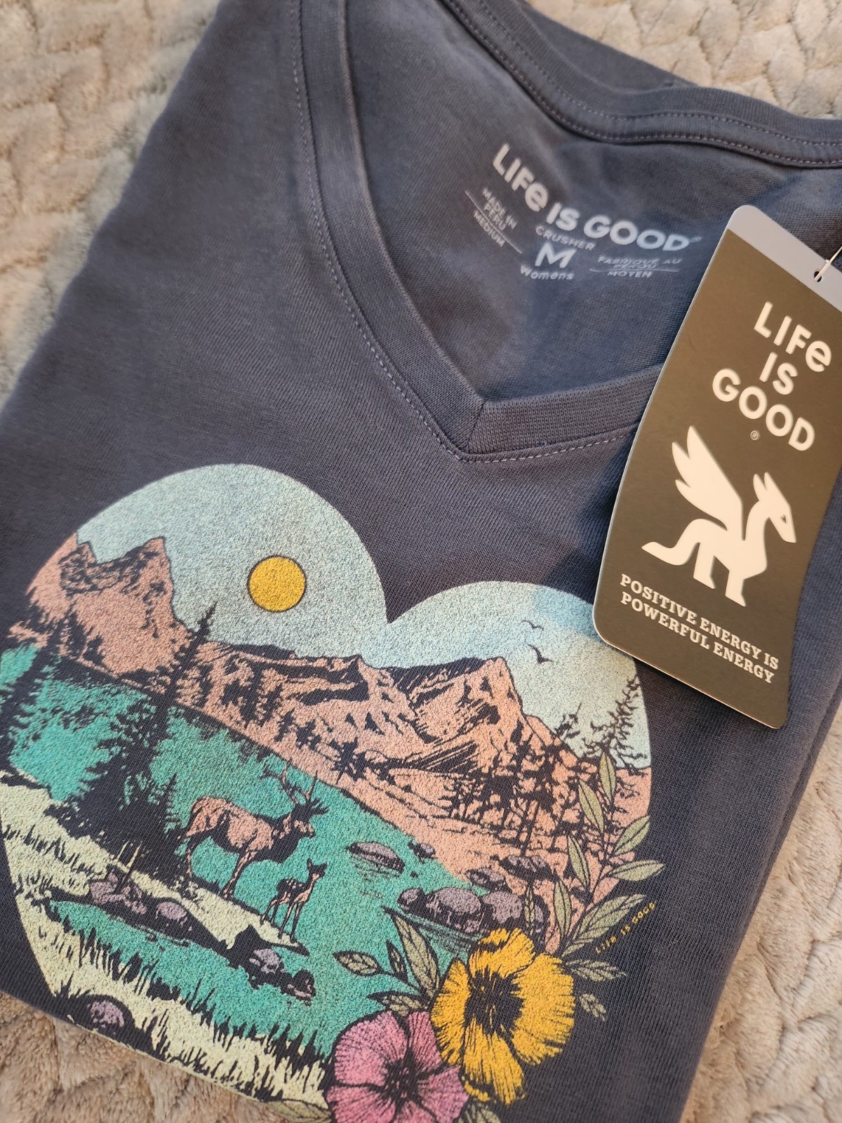 Life Is Good Womens “Nature’s Heart” V-neck Tee. Medium. NWT