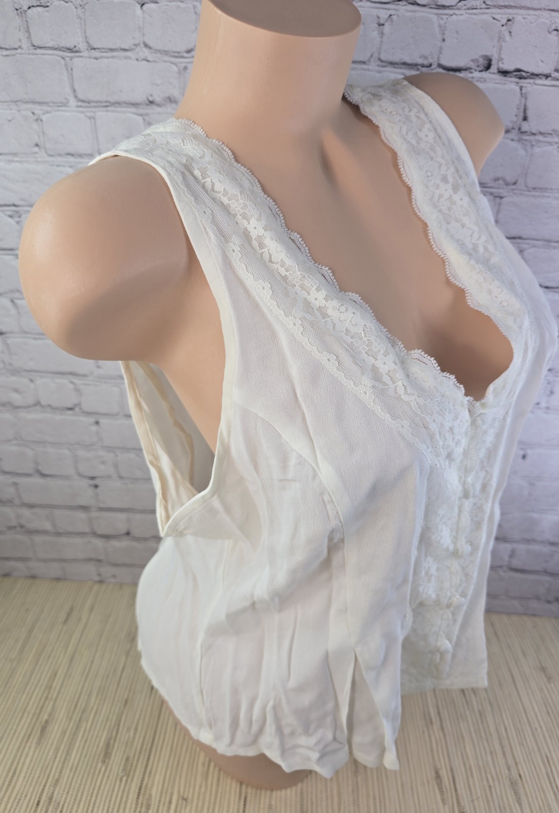 The Drop L Large Paloma Lace Top Whisper White Tank Ivory Classic Victorian