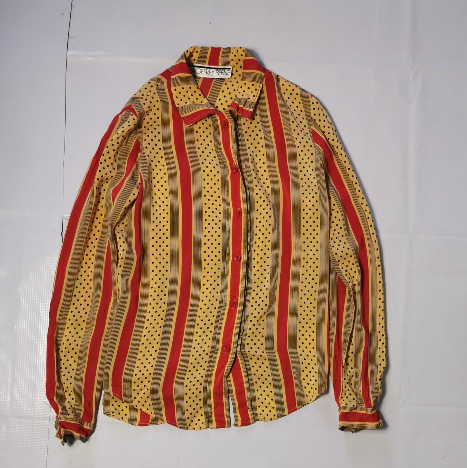 Geoffrey Beene Silk Blouse. Used in good condition. 100% silk. Size:M