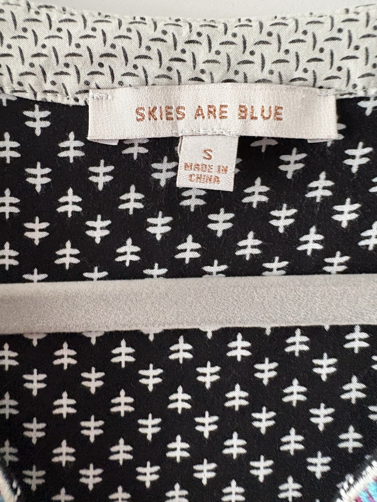 Skies Are Blue Black & White Peasant Blouse Size Small EUC