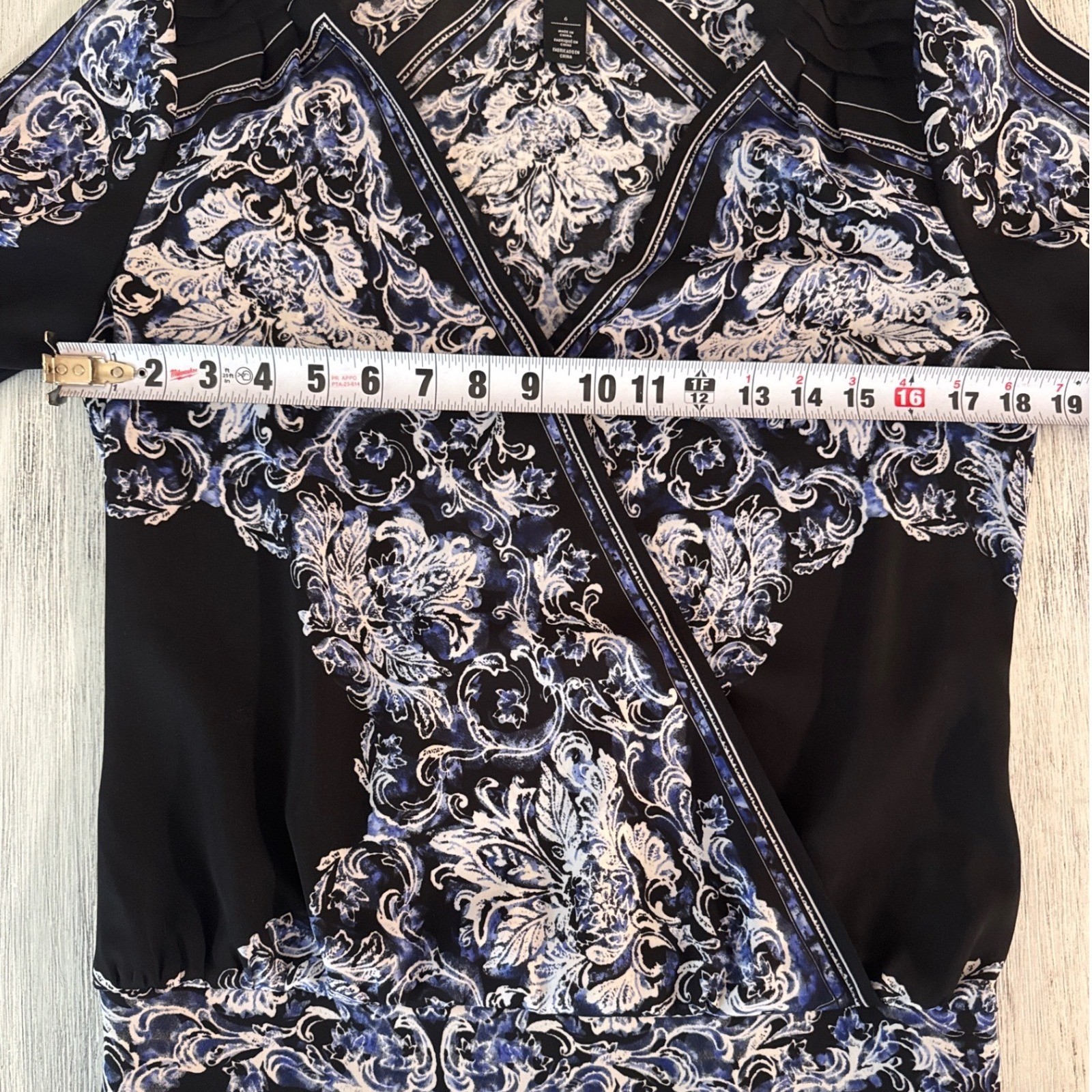 White House Black Market Blue Black Baroque Print Surplice Blouse Top Size 6