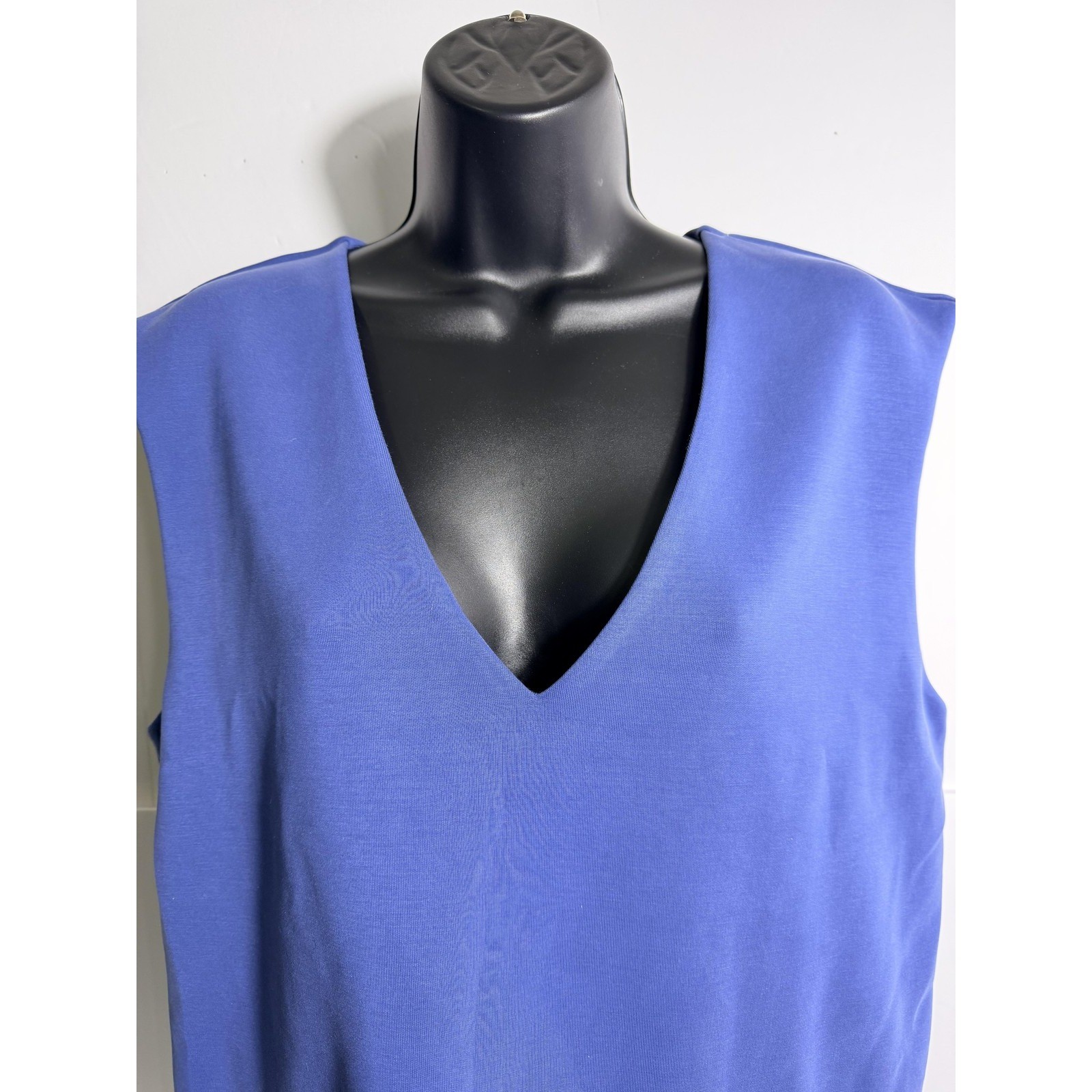 A New Day Tank Top Womens Medium Blue V Neck Sleeveless Stretch Basic NWT