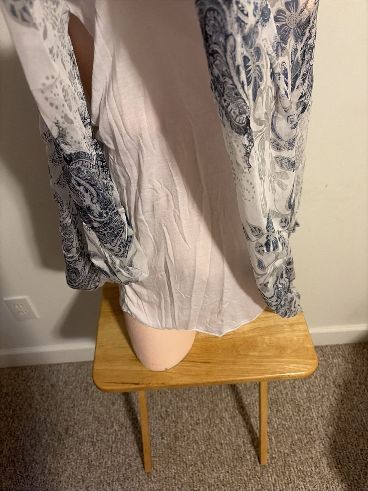 Saks Fifth Avenue Flowy Blouse Blue/white Italian Silk Sz XL paisley pattern.