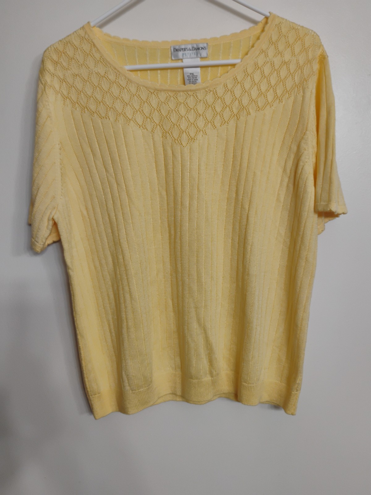 Women’s Drapers and Damons Lightweight Yellow Sweater Size PXL with Round Neck