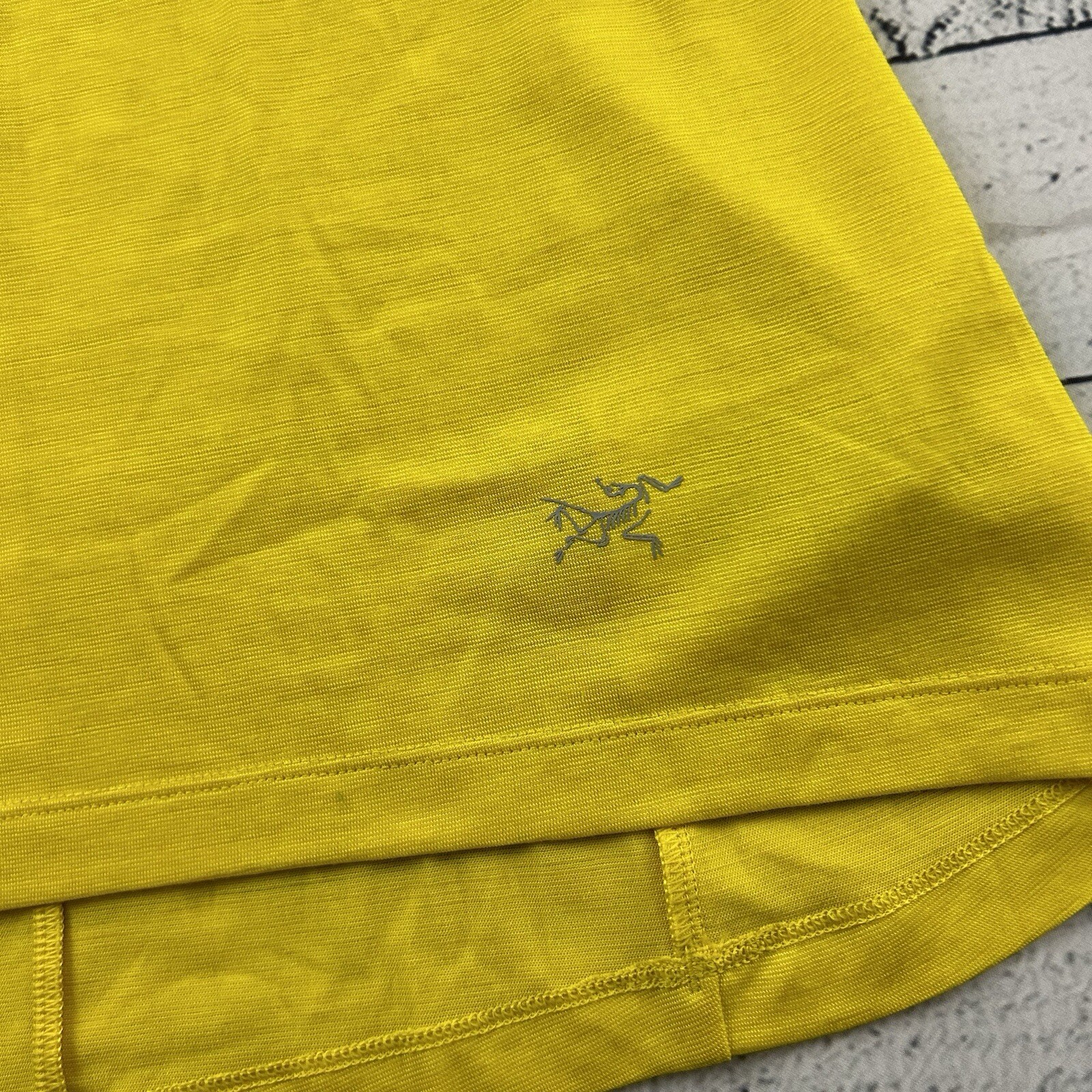 NEW Arc’Teryx Wool Blend Sleeveless Tank Top Women’s Medium Yellow