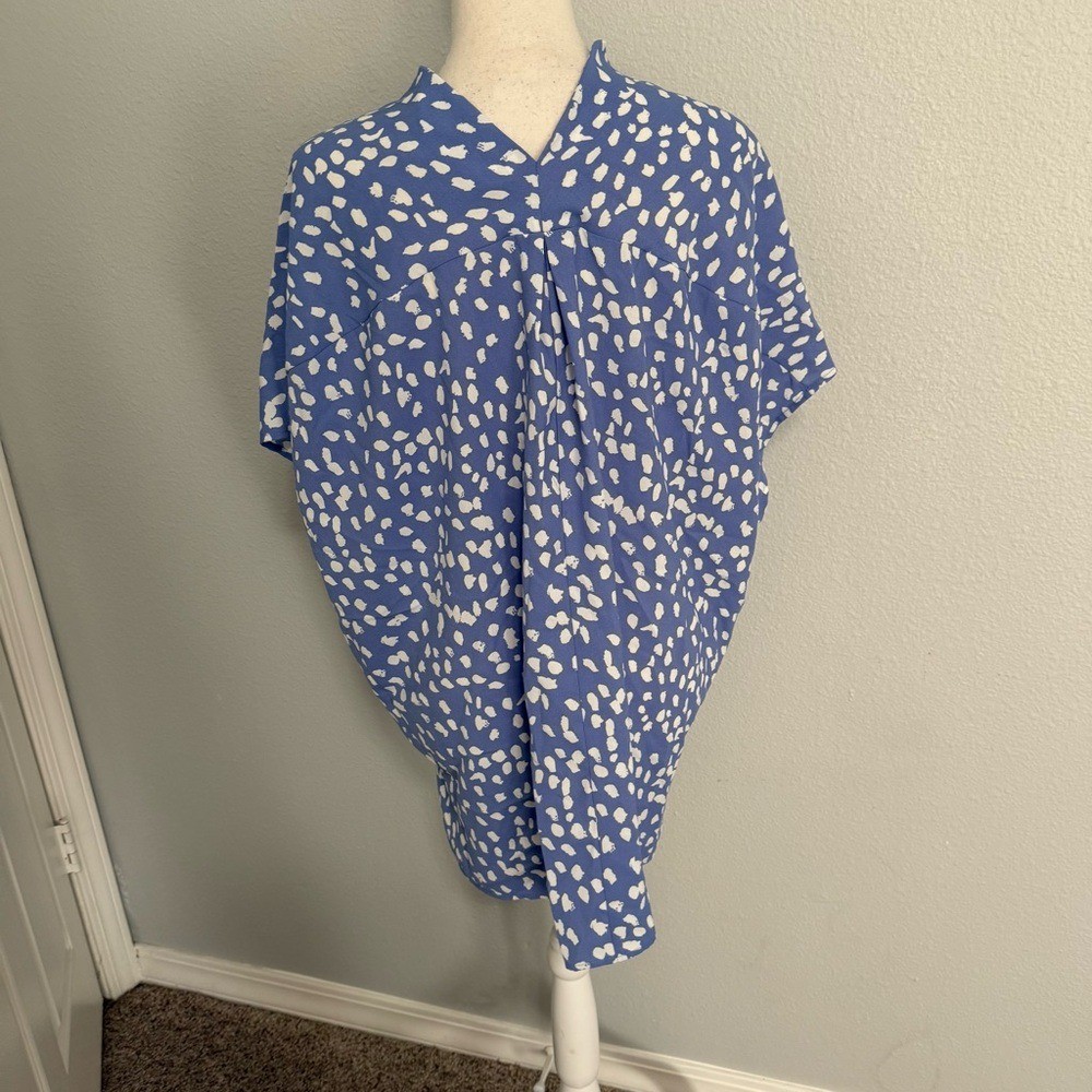 Dixie Creek Blue White Spotted V-Neck Dolman Sleeve Tunic Top Blouse