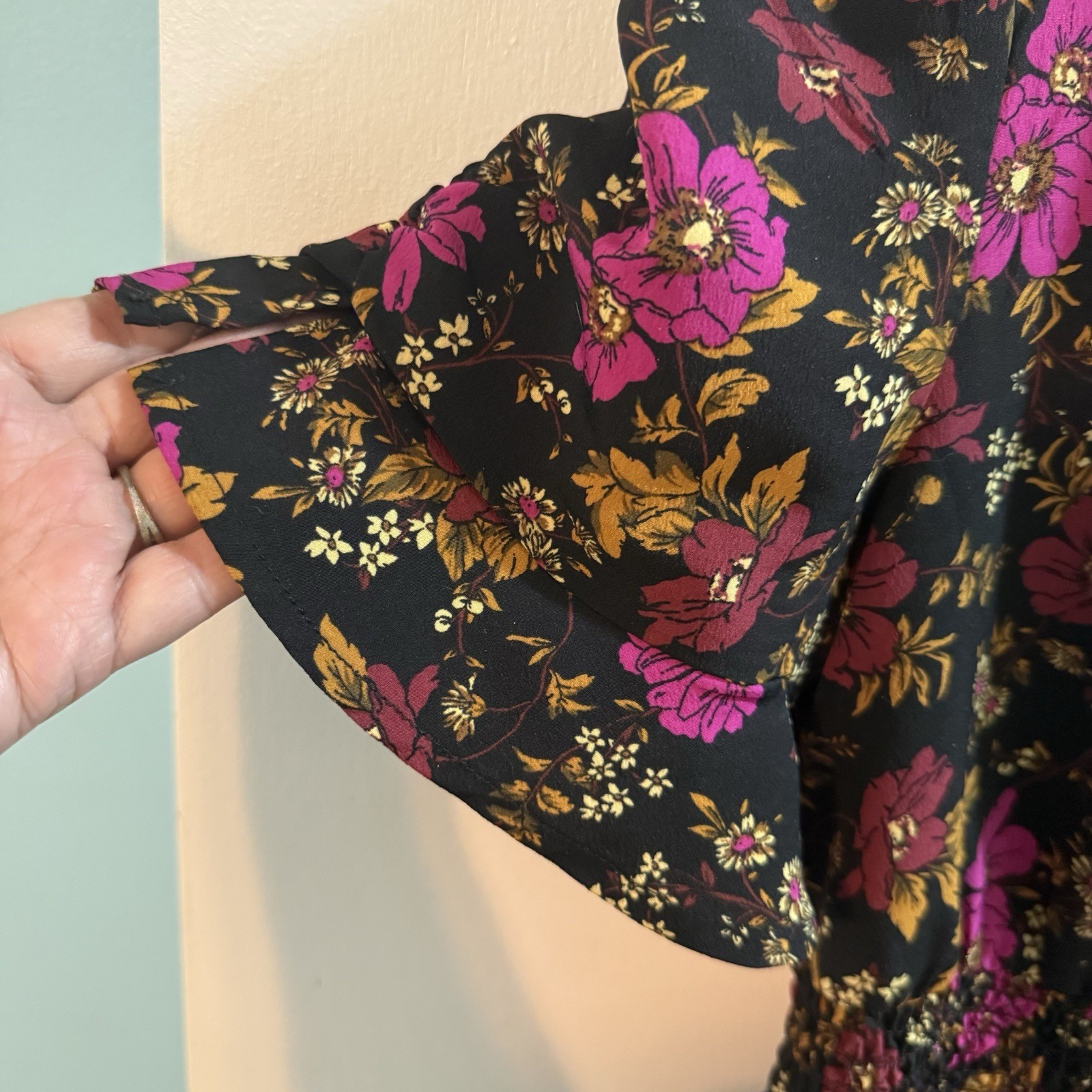 Rabbit Rose Black Floral V-Neck Flutter Short Sleeve Smocked Peplum Blouse XL