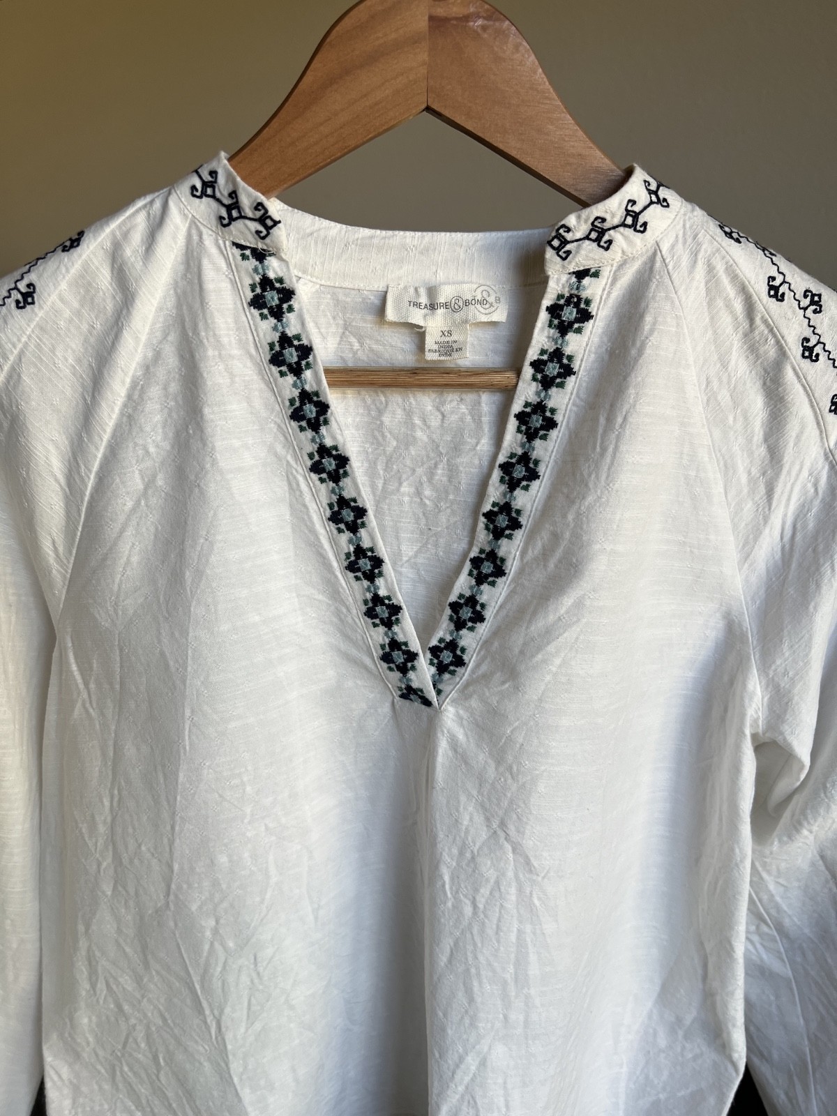 Treasure & Bond V-Neck Embroidered Top Size XS