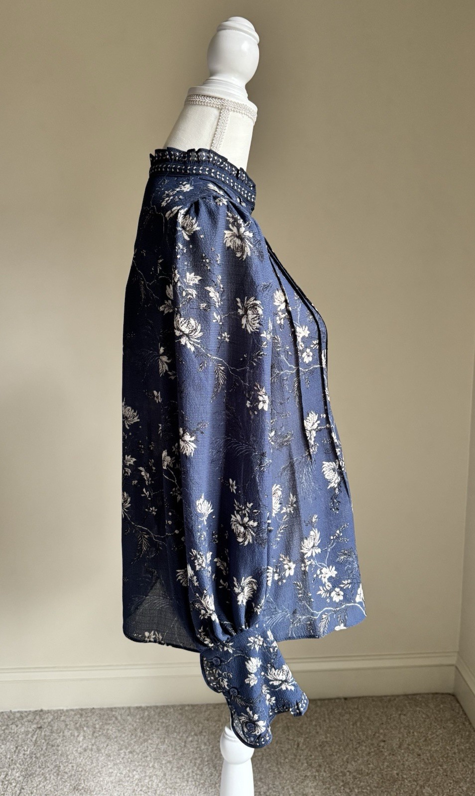 MAX STUDIO Blue & Cream Floral Gathered Sleeve Top or Blouse Sz S