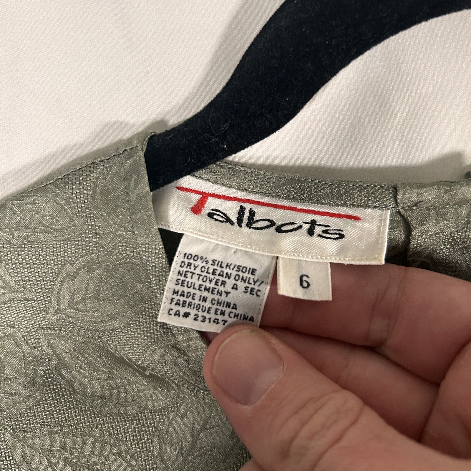 Talbots Silk Shirt Women’s 6 Solid Green Floral Long Sleeve Round Neck Dry Clean