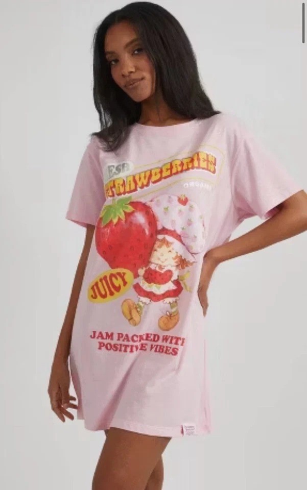 Strawberry Shortcake Women’s XS Oversized Graphic T-Shirt Dress Sleepshirt Pink