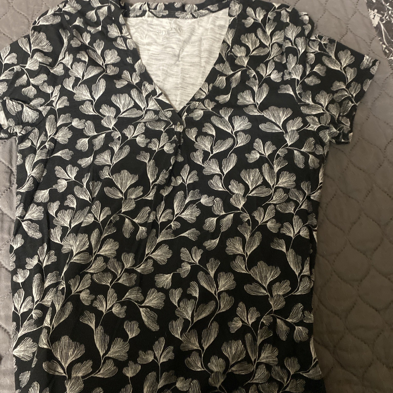 Womens Shorts 12 @ Sz 12 And 3 Tops Size medium Tops