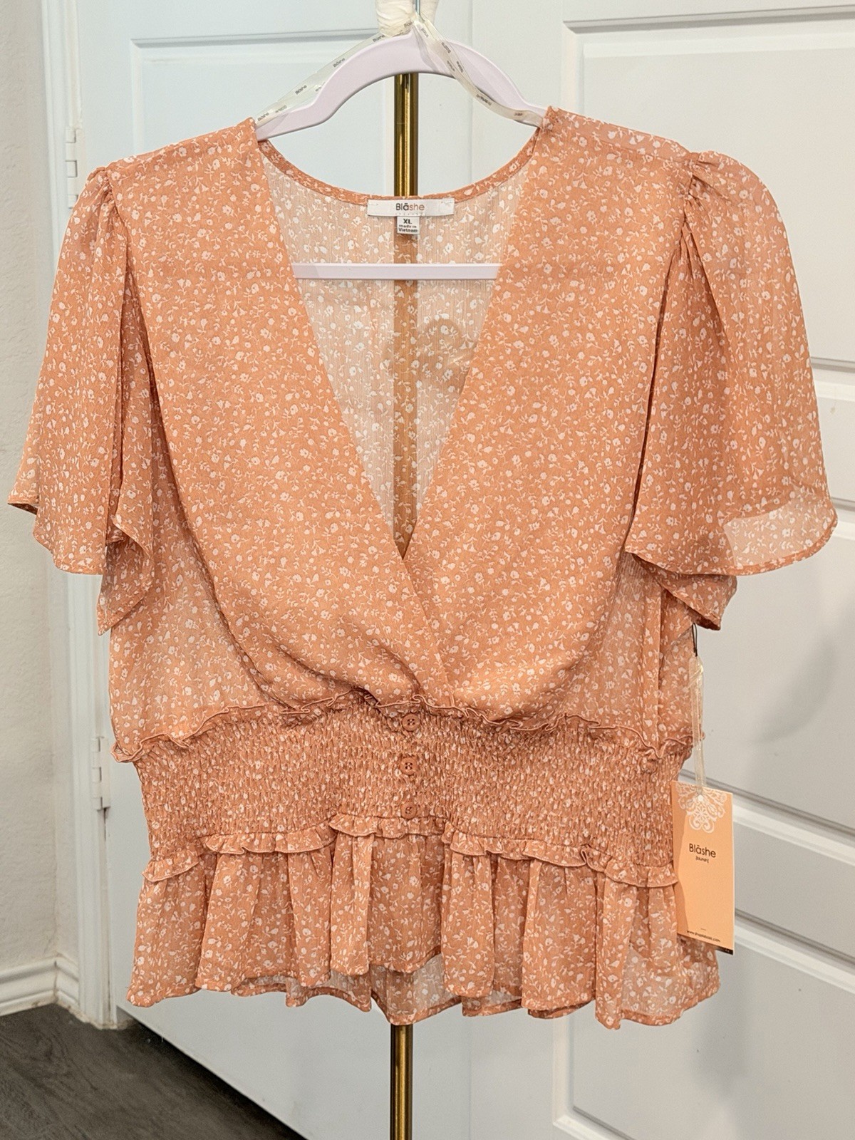 Blashe Womans Peach & White Floral Blouse With Flutter Sleeves XL