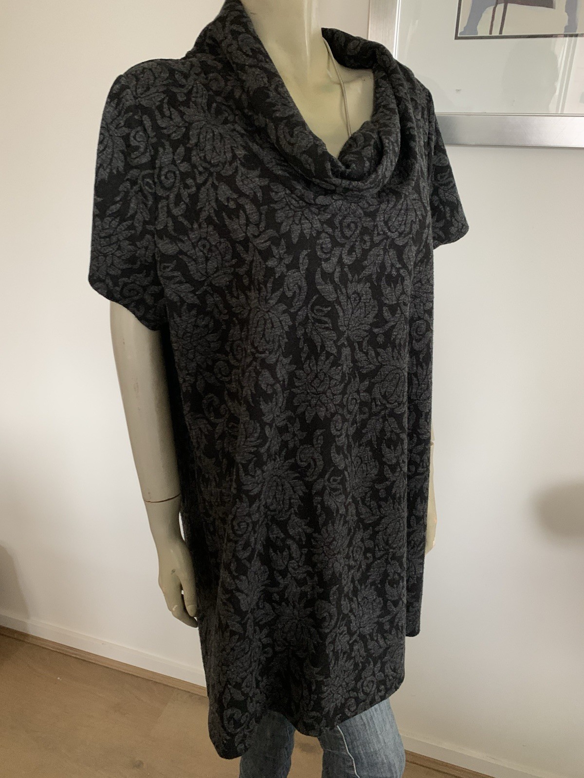 VIRTUELLE by TS Taking Shape Top / Overtopper Sz 18 M As New 5 Items = Free Post