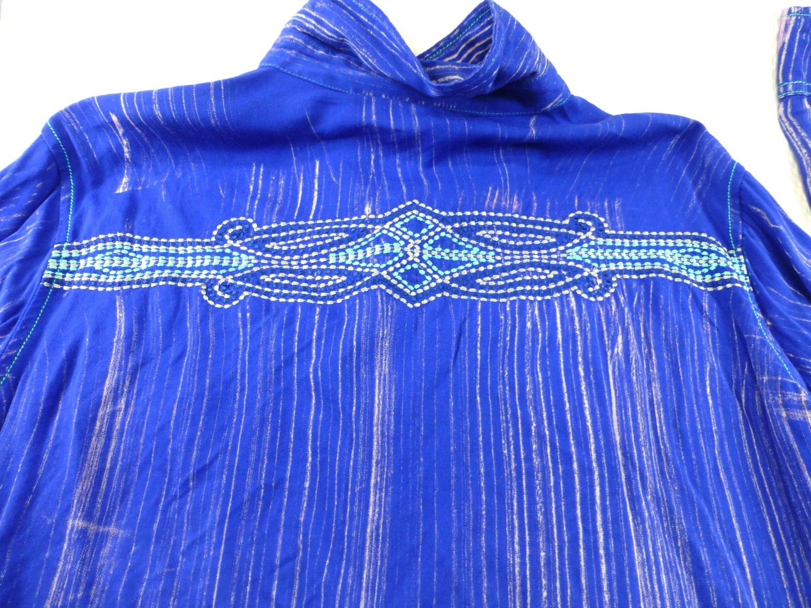NWT Cowgirl Up Embroidered Yoke Western Jewel Embellished Shirt Blue Pinstripe L