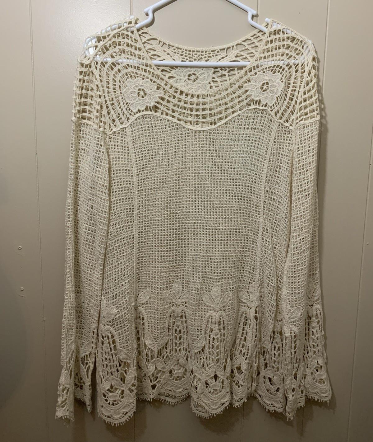 Women’s Beige Crochet Lace Accent Sheer Lightweight Round Neck Pullover Top M