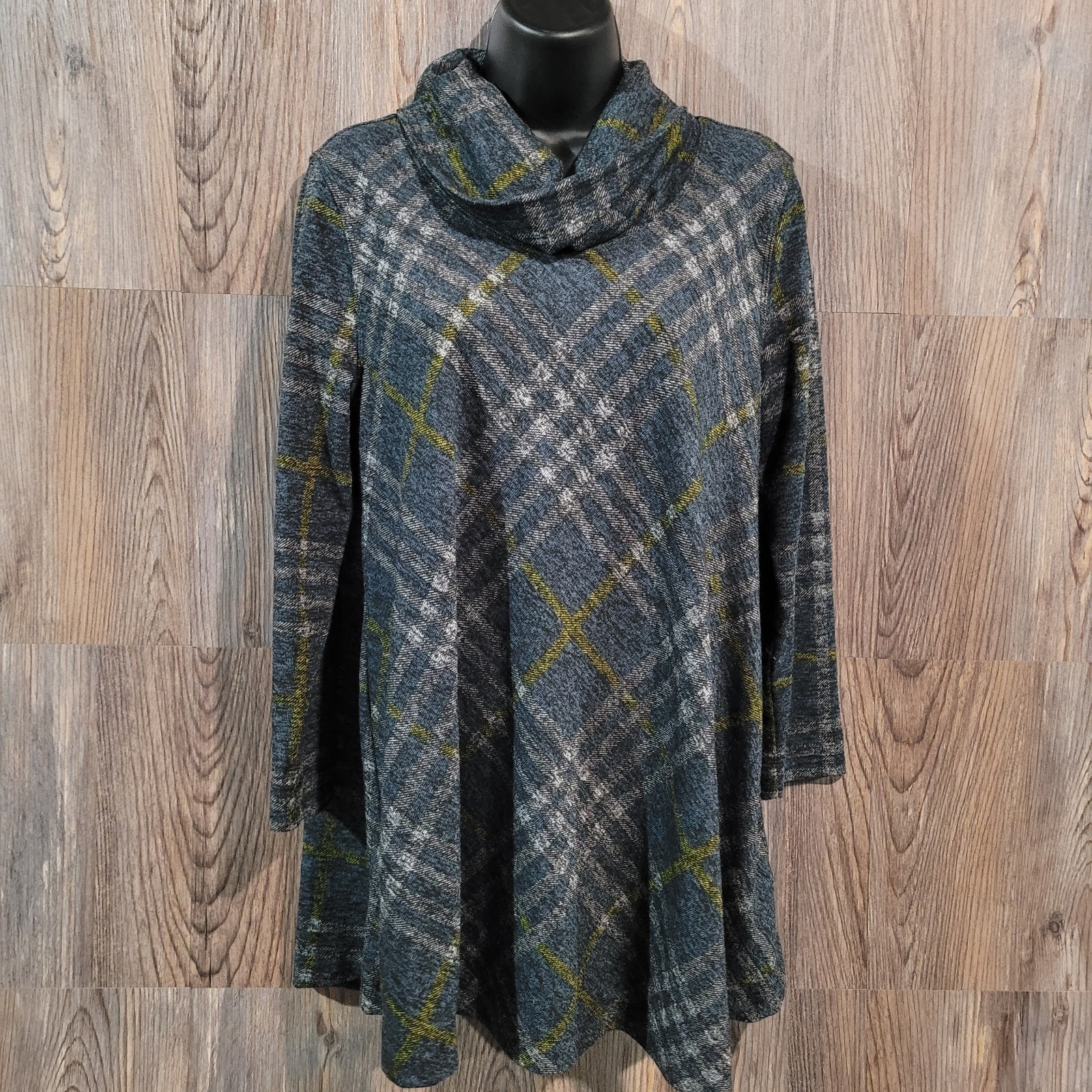 John Mark Cowl Neck Tunic Size M Muted Plaid Button Back 3/4 Sleeve Relaxed Fit