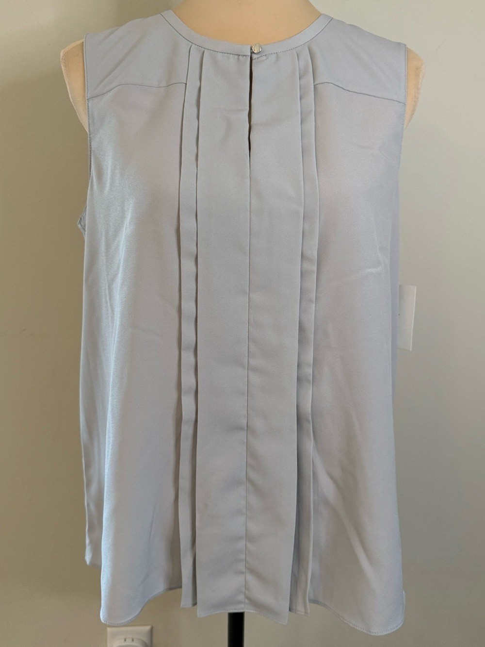 Ellen Tracy Sparrow chic gray sleeveless pleated top SZ M