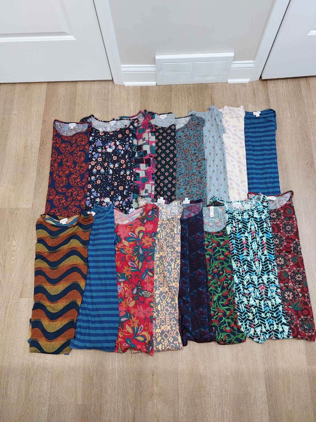 NEW/LULAROE/WOMEN’S/IRMA/TUNIC/TOP/T-SHIRT/*YOU CHOOSE* SIZES(XXS-2XL)STRETCH/