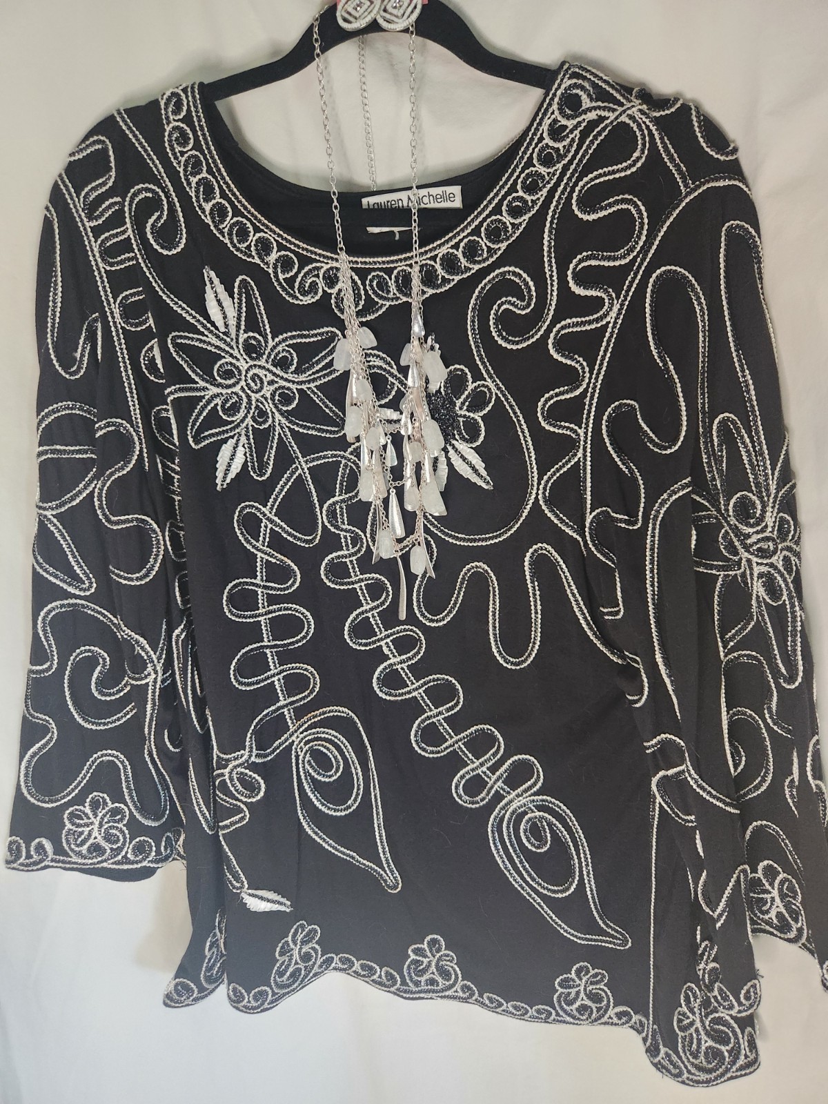 Lauren Michelle Black & White Dressy Top-XL -With Jewelry